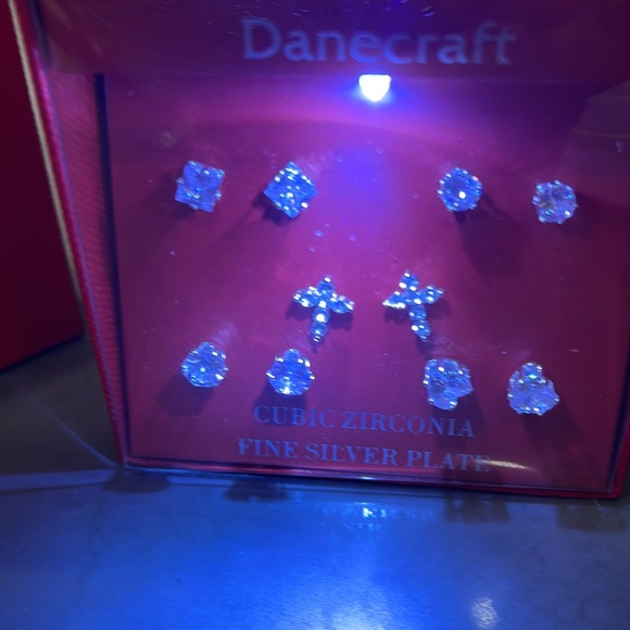 5 pairs of earrings NEW WITH BOX ❤️ - Picture 2 of 2